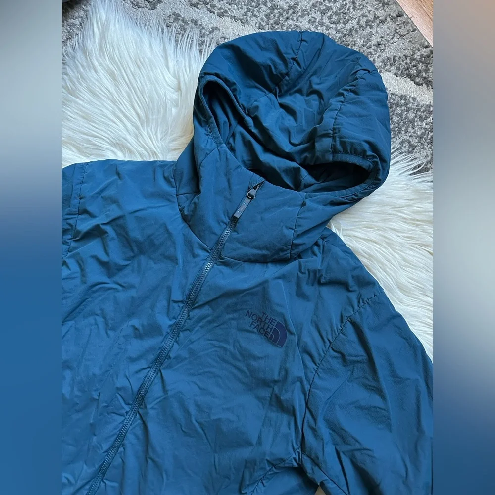 The North Face packable hooded jacket - Picture 3 of 7